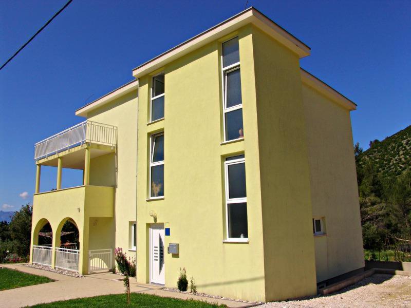 Dia Apartment