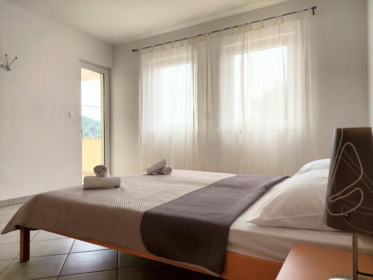Dia Apartment *